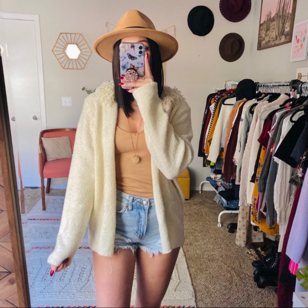 NWOT Dialogue Ivory Knit Fuzzy Collar Cardigan